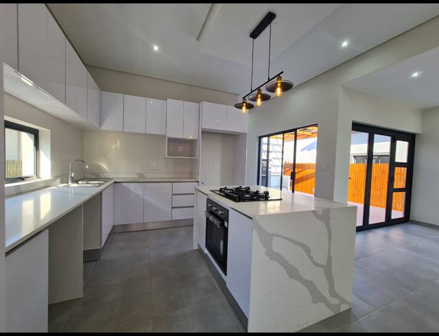 3 BEDROOM HOUSE FOR SALE IN PALM LAKES ESTATE
